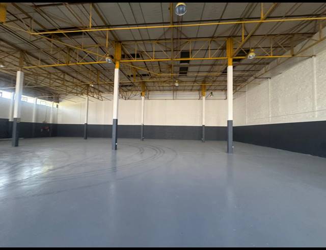 1,271M² WAREHOUSE TO LET IN HERMANSTAD